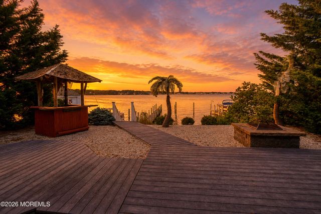 586 Kingfisher Circle, Brick, NJ 08723