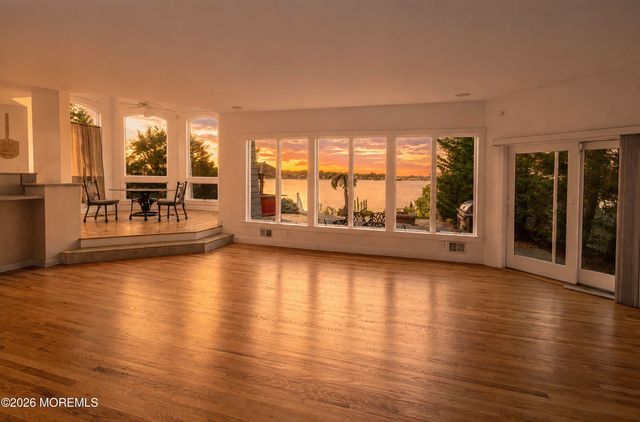 586 Kingfisher Circle, Brick, NJ 08723