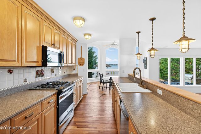 586 Kingfisher Circle, Brick, NJ 08723