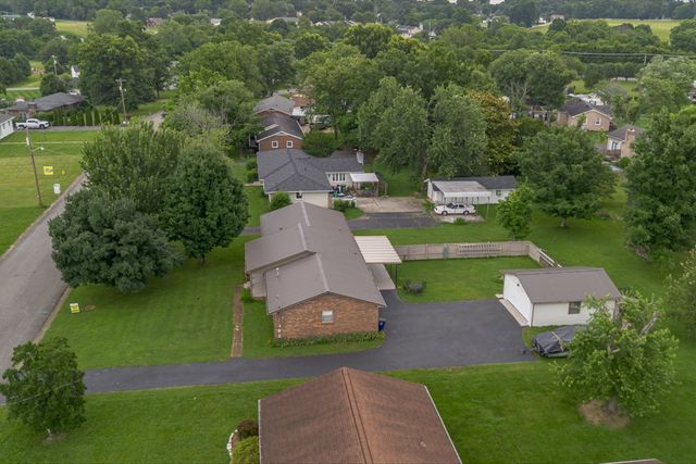 806 Brookhaven Cir, Shelbyville, TN 37160