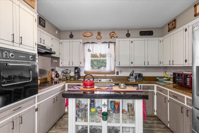 806 Brookhaven Cir, Shelbyville, TN 37160