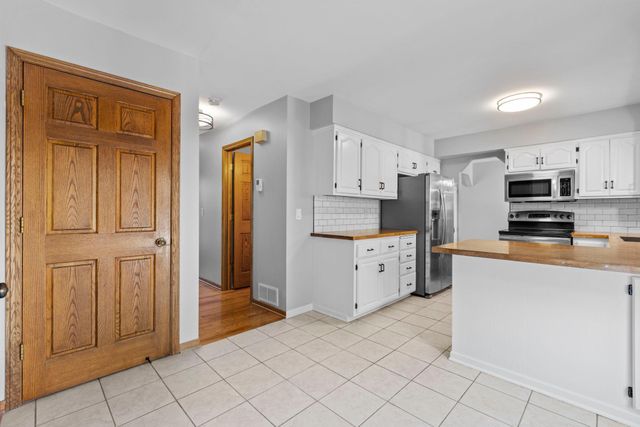 4645 Orchid Lane N, Plymouth, MN 55446