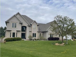 8048 SAQUARO COURT, Neenah, WI 54956