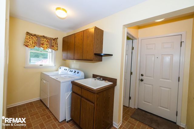 6445 Hickory Hollow Court, Flint, MI 48532