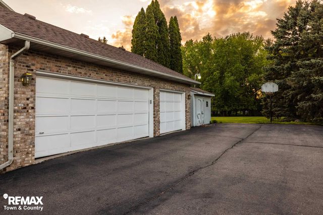 6445 Hickory Hollow Court, Flint, MI 48532