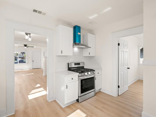 954 N Safford Avenue, Fresno, CA 93728