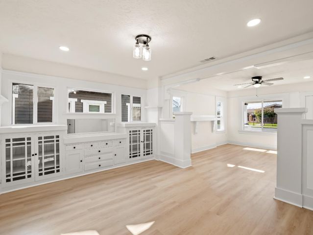 954 N Safford Avenue, Fresno, CA 93728