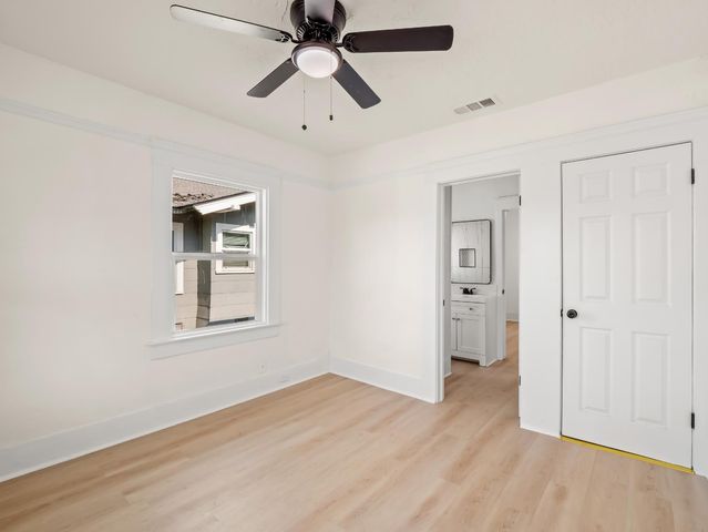 954 N Safford Avenue, Fresno, CA 93728