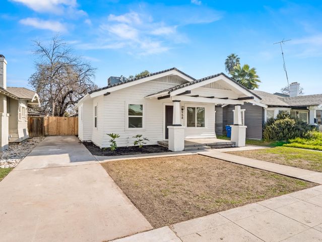 954 N Safford Avenue, Fresno, CA 93728