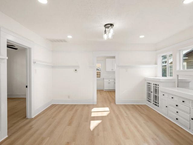 954 N Safford Avenue, Fresno, CA 93728