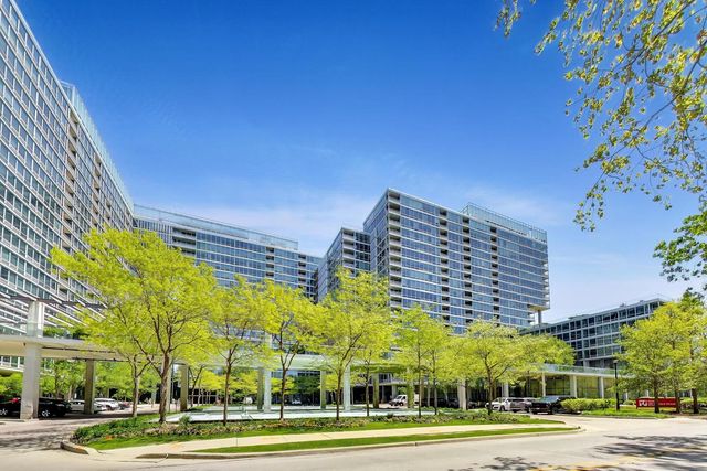 9655 Woods Drive 403, Skokie, IL 60077