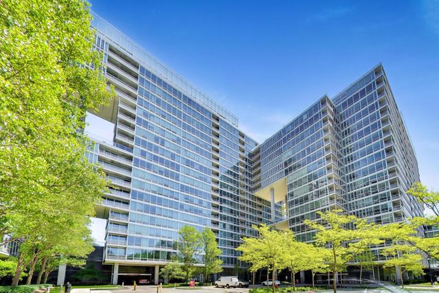 9655 Woods Drive 403, Skokie, IL 60077