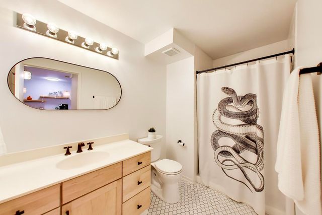 9655 Woods Drive 403, Skokie, IL 60077