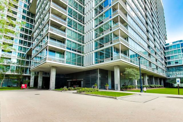 9655 Woods Drive 403, Skokie, IL 60077