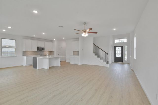 21445 Kings Guild Lane, Kingwood, TX 77339