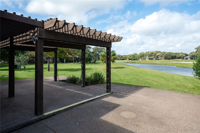 132 Cedar Ridge Dr., Rockport, TX 78382