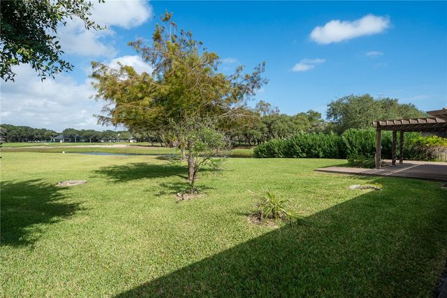 132 Cedar Ridge Dr., Rockport, TX 78382