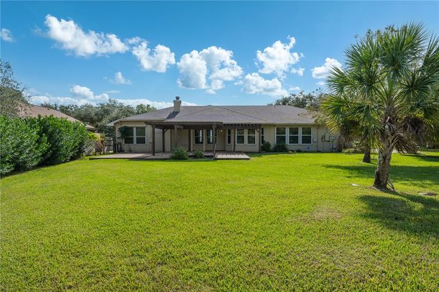 132 Cedar Ridge Dr., Rockport, TX 78382