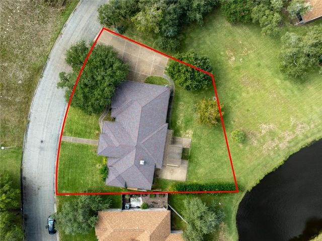 132 Cedar Ridge Dr., Rockport, TX 78382