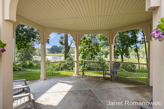 51 Peartree Lane Ne, Grand Rapids Twp, MI 49546