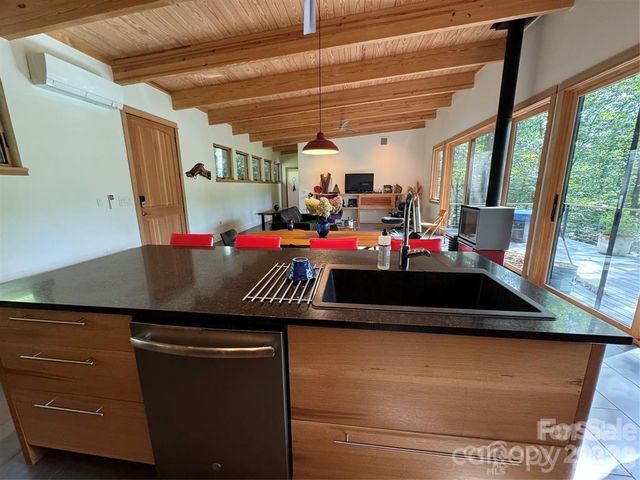 448 Mt. Mitchell Drive, Burnsville, NC 28714