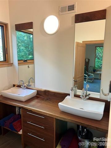 448 Mt. Mitchell Drive, Burnsville, NC 28714