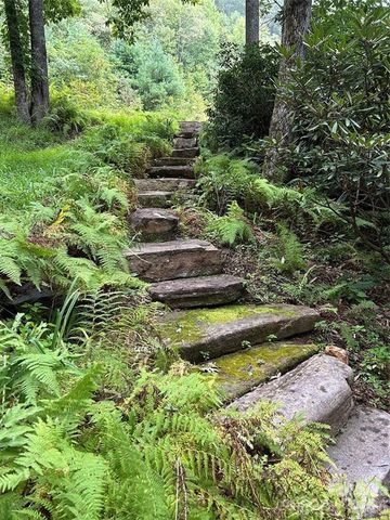 448 Mt. Mitchell Drive, Burnsville, NC 28714