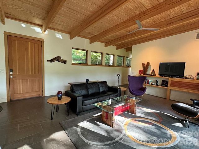 448 Mt. Mitchell Drive, Burnsville, NC 28714