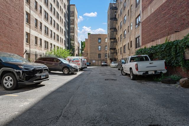 5135 S Kenwood Avenue 502, Chicago, IL 60615