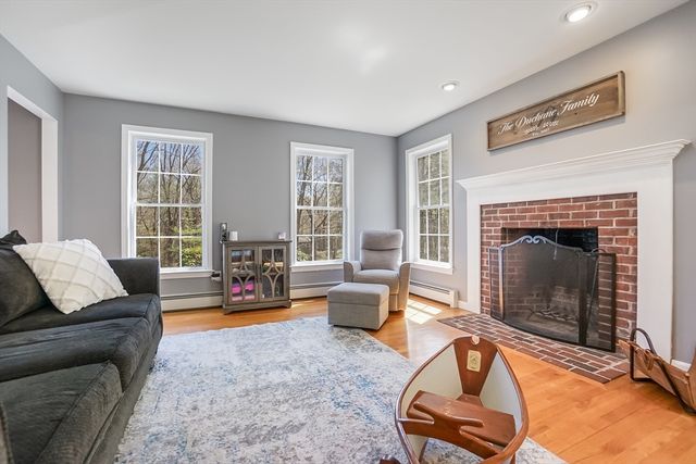 102 North St, Holden, MA 01522