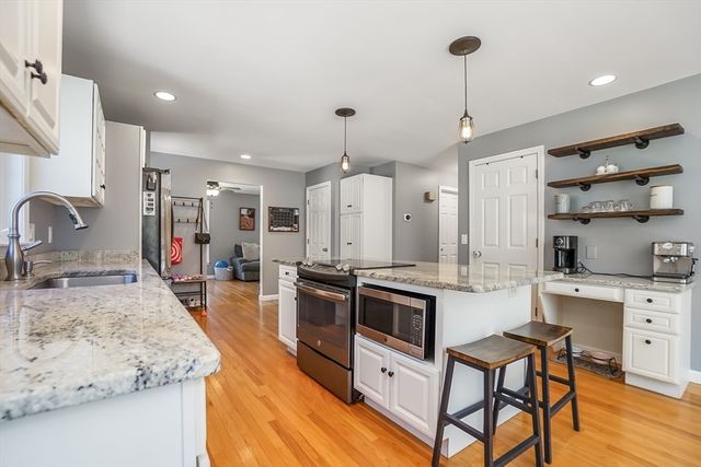 102 North St, Holden, MA 01522