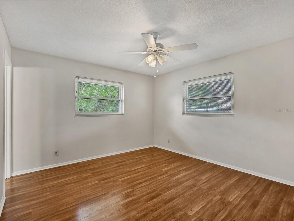Image 12 of property listing at 5605 9TH AVENUE DRIVE W, Bradenton, FL 34209