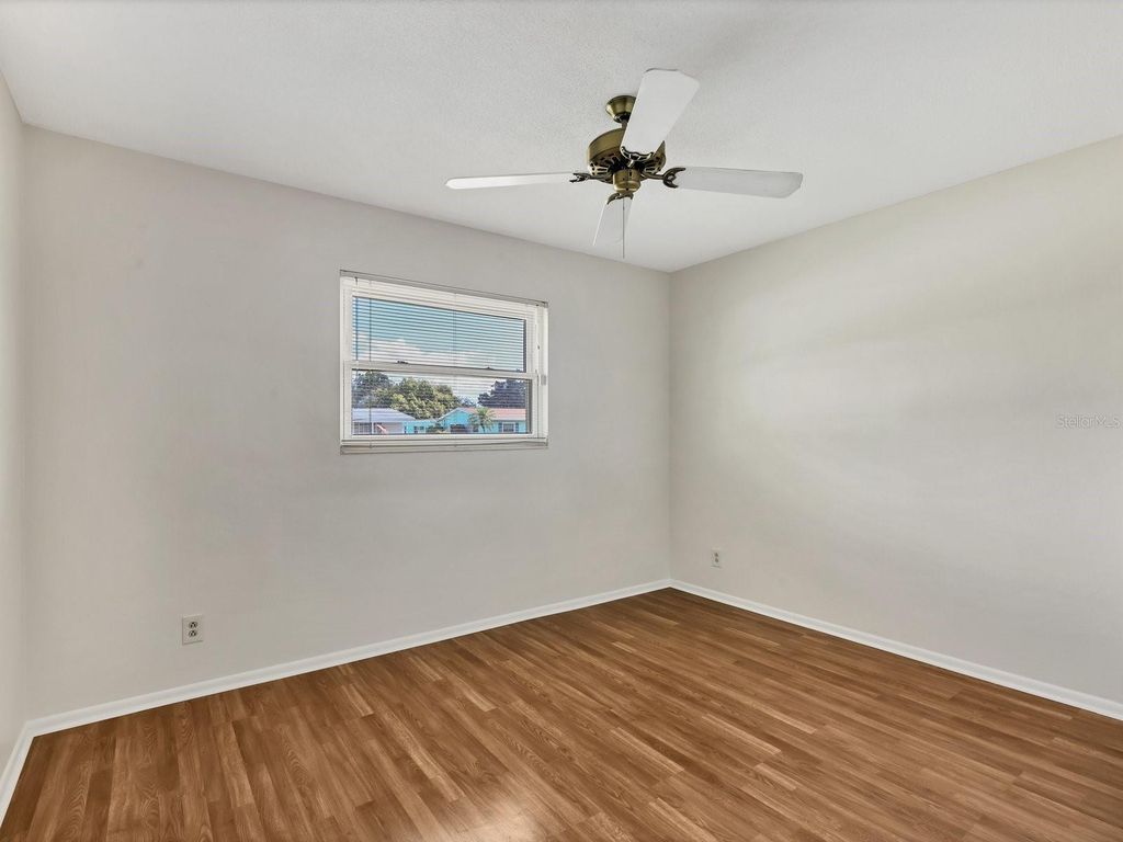 Image 14 of property listing at 5605 9TH AVENUE DRIVE W, Bradenton, FL 34209