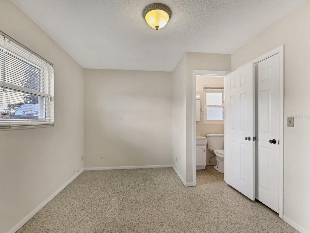 Image 18 of property listing at 5605 9TH AVENUE DRIVE W, Bradenton, FL 34209