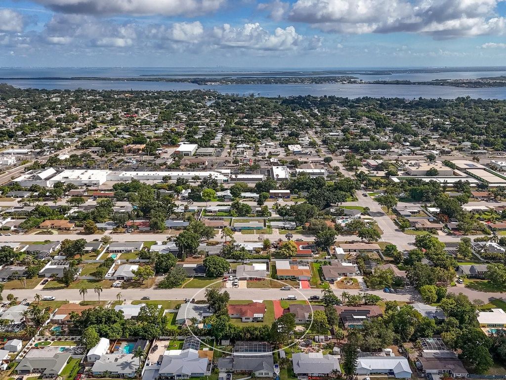 Image 23 of property listing at 5605 9TH AVENUE DRIVE W, Bradenton, FL 34209
