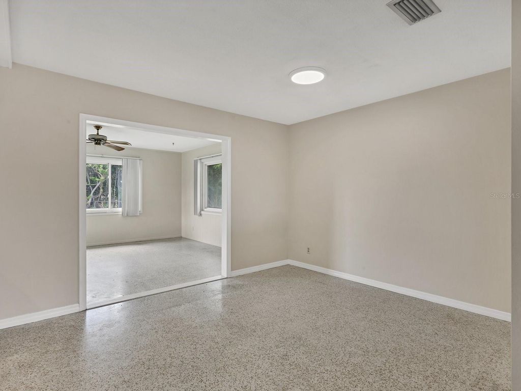 Image 6 of property listing at 5605 9TH AVENUE DRIVE W, Bradenton, FL 34209