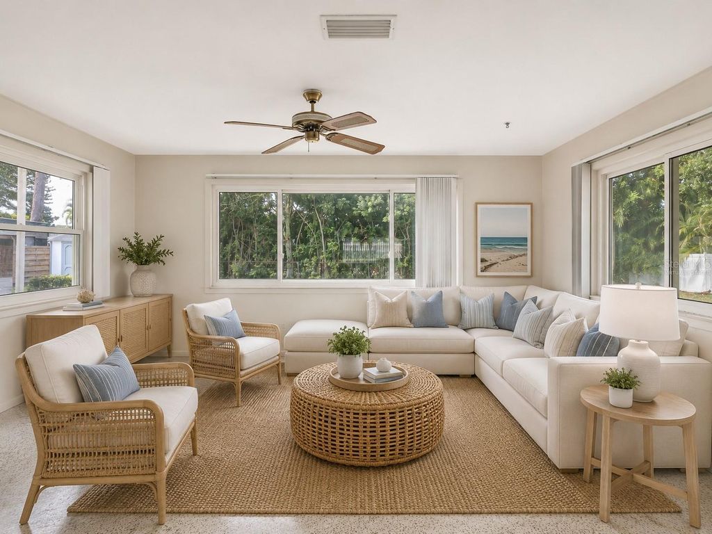 Image 7 of property listing at 5605 9TH AVENUE DRIVE W, Bradenton, FL 34209