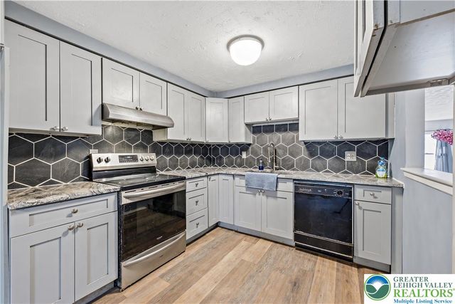 1613 Shenandoah Court, South Whitehall Twp, PA 18104