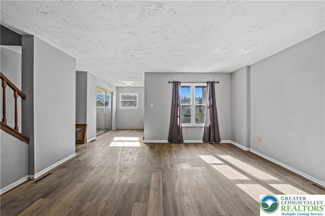 1613 Shenandoah Court, South Whitehall Twp, PA 18104