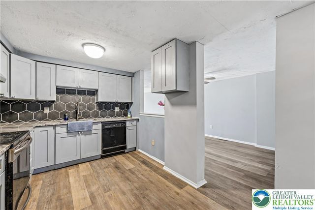 1613 Shenandoah Court, South Whitehall Twp, PA 18104