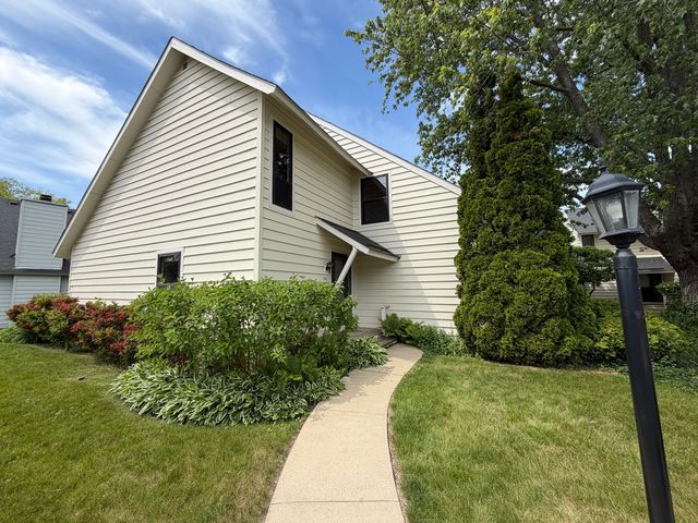 661 Mitchell Court 661, Gurnee, IL 60031