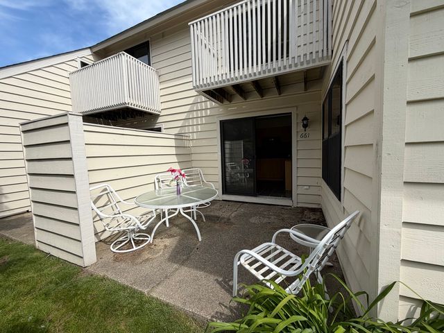 661 Mitchell Court 661, Gurnee, IL 60031