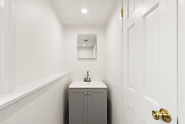 10 Butterworth Rd, Beverly, MA 01915