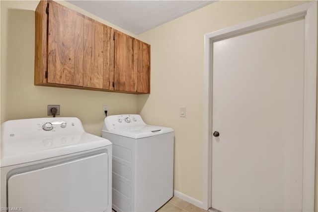 9708 Foxglove CIR, Fort Myers, FL 33919