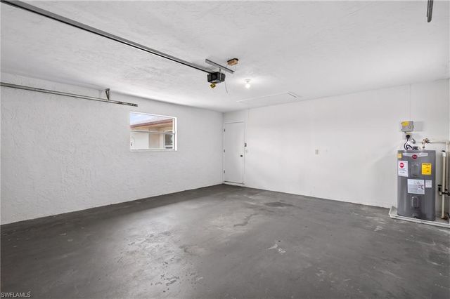 9708 Foxglove CIR, Fort Myers, FL 33919