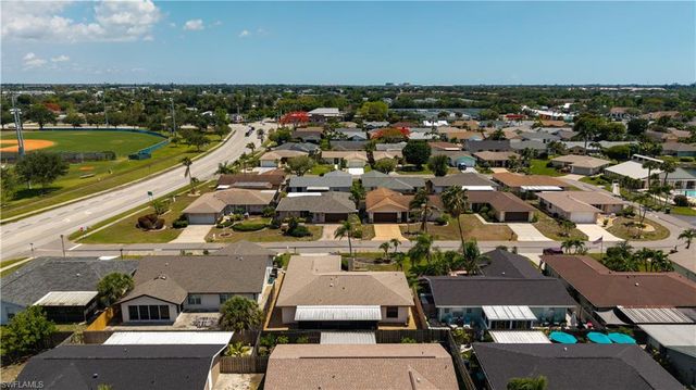 9708 Foxglove CIR, Fort Myers, FL 33919