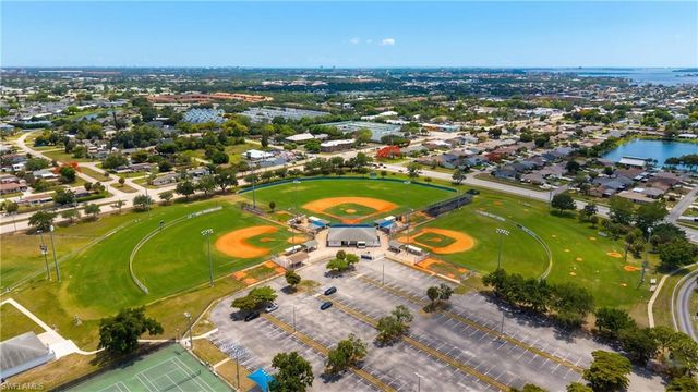 9708 Foxglove CIR, Fort Myers, FL 33919