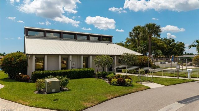 9708 Foxglove CIR, Fort Myers, FL 33919