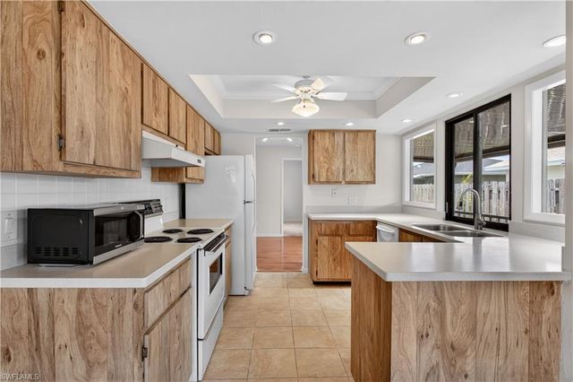 9708 Foxglove CIR, Fort Myers, FL 33919