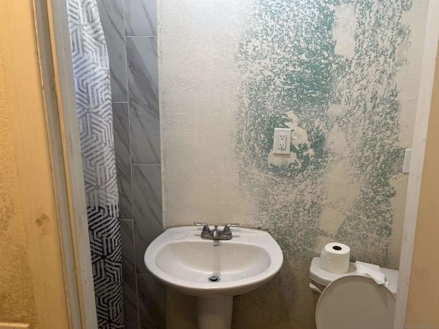 667 Alderson, El Cajon, CA 92019